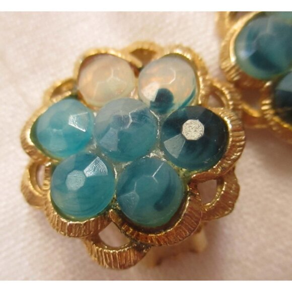 Vintage Gold-Tone Floral Clip-On Earrings With Blue Faceted gems Rhinestone - Picture 4 of 6